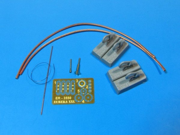 Eureka XXL ER-3550 Towing cable and aerial base for T-90 Russian MBT (1:35)