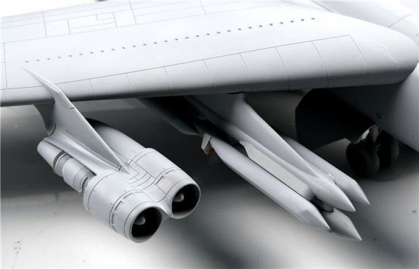 Modelcollect UA72211 B-52H U.S. Stratofortress Strategic Bomber 1/72