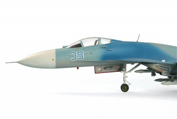 Zvezda 7206 Sukhoi Su-27 Soviet Air Superiority Fighter Flanker 1/72
