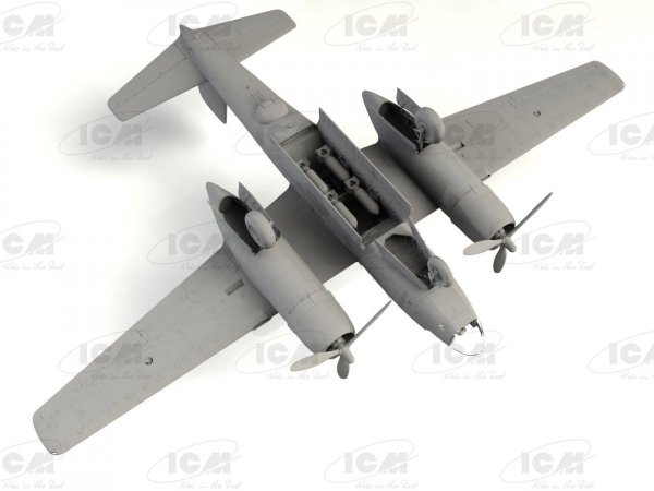 ICM 48288 A-26C-15 Invader with pilots and ground personnel 1/48
