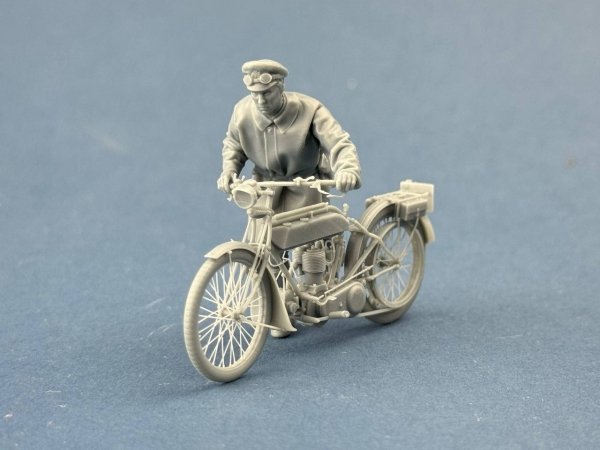 Copper State Models F32-065 British Dispatch Rider pushing his motorcycle (Motorcycle not included) 1/32