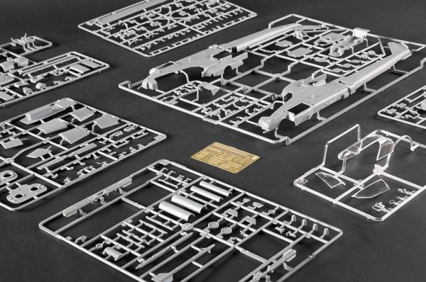 Trumpeter 05117 AH-1W Super Cobra (Turned Exhaust) 1/35