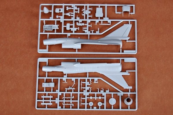 Trumpeter 01611 J-10 Fighter Aircraft (1:72)