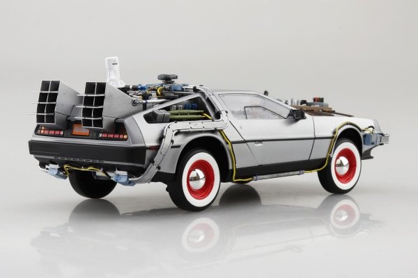 Aoshima 06438 Timemachine from BACK TO THE FUTURE Part III 1/24