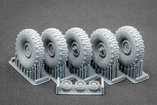 ScaleX WM 35023S Unimog 404 11.0R20 X Sagged v2 Sagged wheel set (for AK-Interactive, ICM, Revell) 1/35