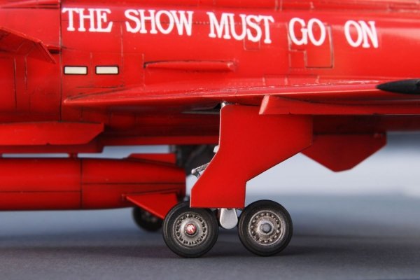 Special Hobby 72497 AJ-37 Viggen 'Show Must Go On' 1/72