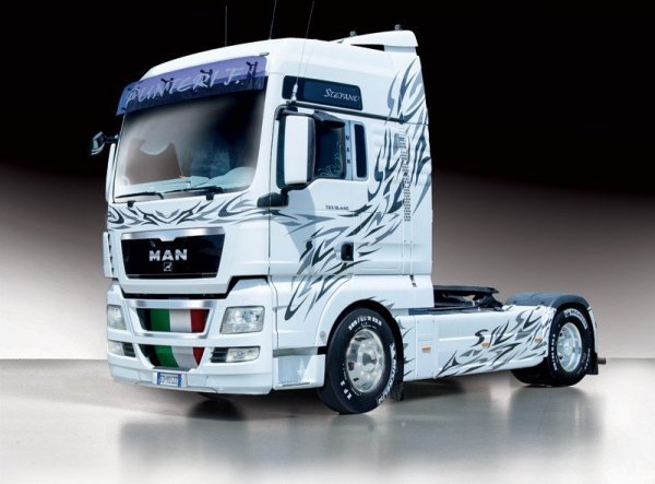 Italeri 3877 MAN TGX XXL (1:24)