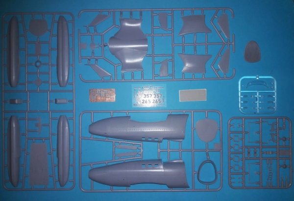 AMP 72010 Victory 357 1/72