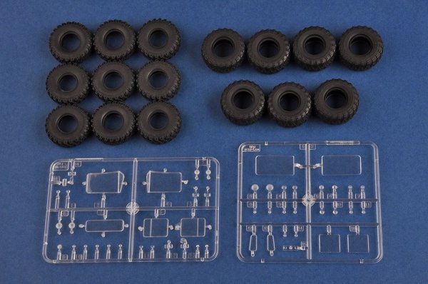 Hobby Boss 85513 Ukraine KrAZ-6446 Tractor with MAZ/ChMZAP-5247G semitrailer 1/35