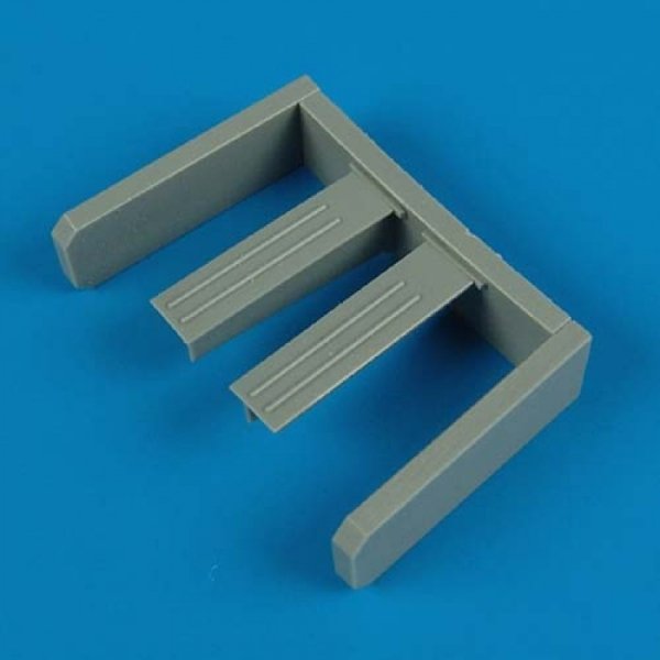 Quickboost QB72300 B-24 Liberator correct front undercarriage covers 1/72