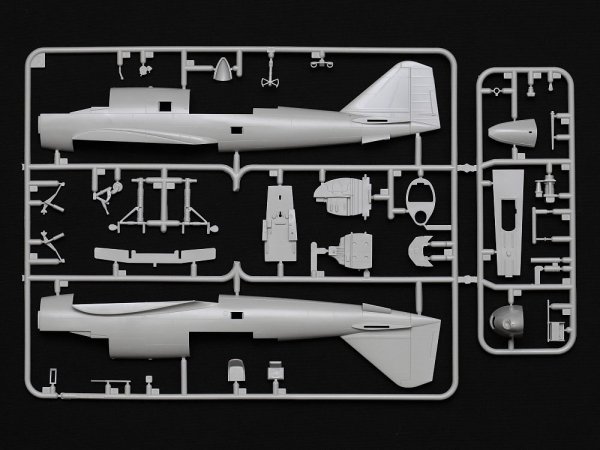 Tamiya 25217 Mitsubishi Ki-46 III Type 100 &amp; 4X4 Light Vehicle Kurogane Set 1/48