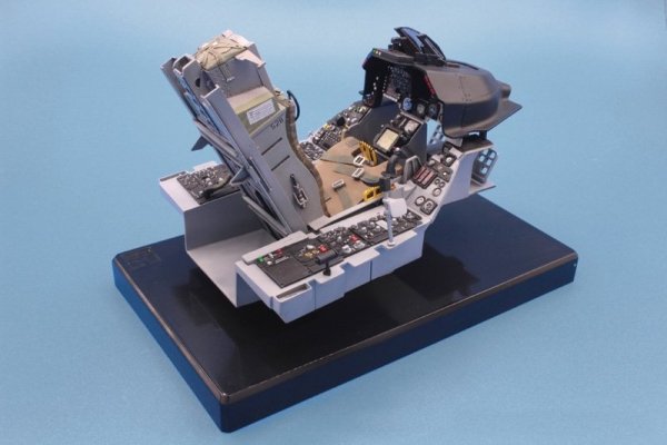 Italeri 2990 F-16 Cockpit 1/12