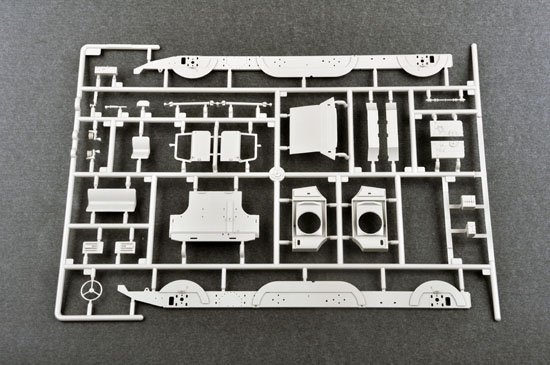 Trumpeter 01025 Russian 9P113 TEL w/9M21 Rocket of 9K52 Luna-M Short-range artillery 1:35