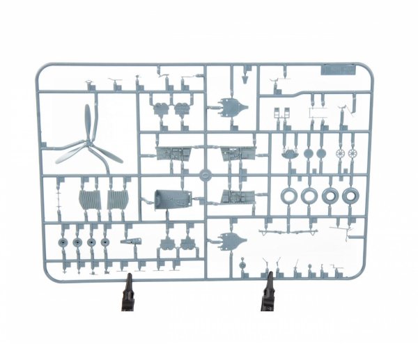 Eduard 84210 Curtiss P-40 N Warhawk - The Weekend Edition 1/48