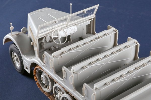 Trumpeter 09575 Schwerer Zugkraftwagen 18 t Sd.Kfz.9 Artillery Version 1/35