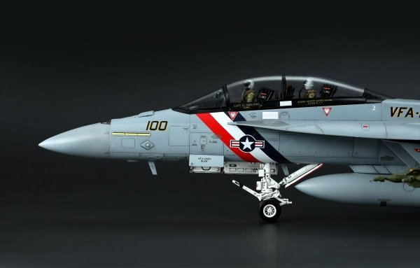 Meng LS-016 BOEING F/A-18F SUPER HORNET BOUNTY HUNTERS 1/48