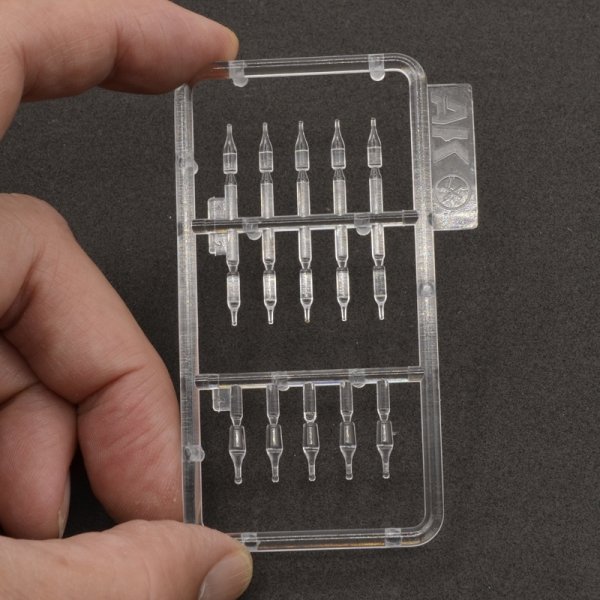 AK Interactive AK35018 BOTTLES &amp; CANS 1/35