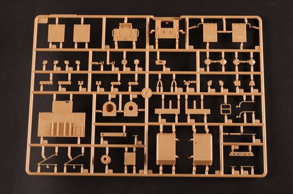 I Love Kit 63549 LVSR MKR16 Tractor 1/35