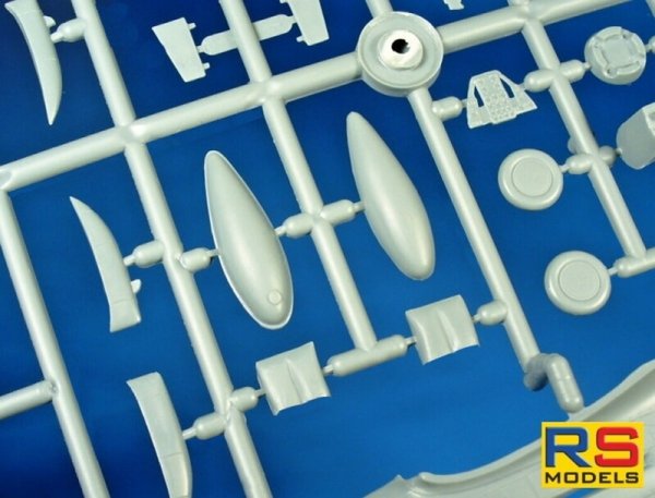 RS Models 94024 RP-39Q-22-BE American Trainer 1/72