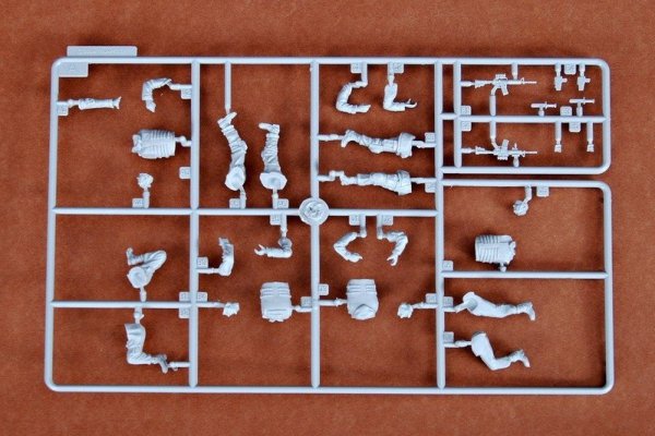 Trumpeter 00410 US101st Airborne Division Crew (1:35)