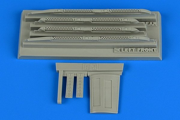 Aires 4737 Su-17/22 M3/M4 Fitter K fully loaded chaff/flare dispensers 1/48 KITTY HAWK