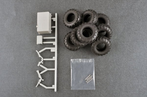 Trumpeter 01082 15U175 TEL of RS-12M1 Topol-M ICBM complex 1/35