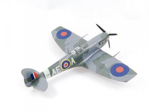 Revell 04164 Spitfire Mk V b (1:72)