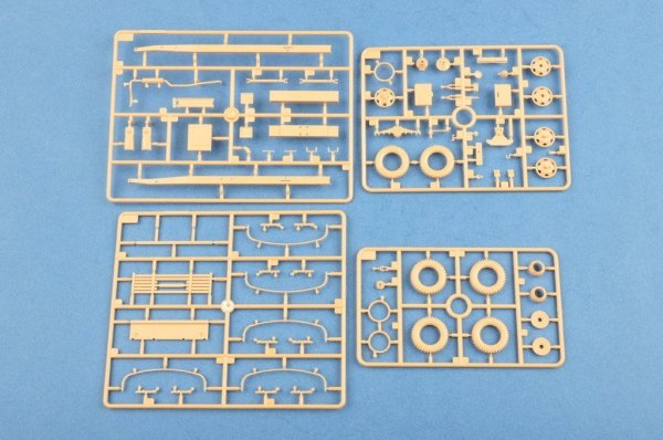 Hobby Boss 83833 US GMC CCKW-352 Machine Gun Turret Version