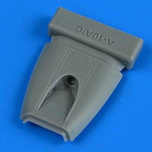 Quickboost QB72707 A-10A/C Thunderbolt II opened fuel access panel late v. GWH 1/72