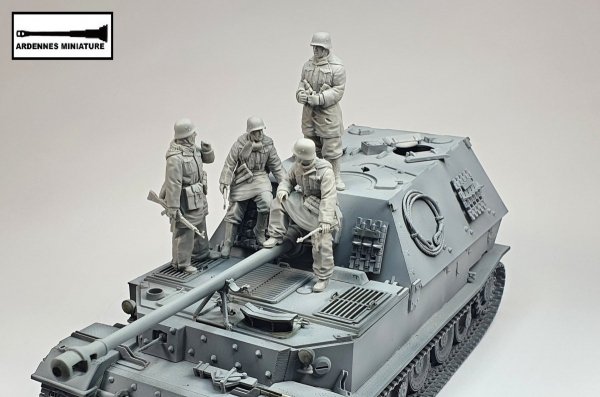 Ardennes Miniature 35025 GERMAN SOLDIER 1944-1945 1/35