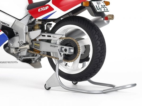 Tamiya 14058 Yamaha FZR750R (OW01) 1/12