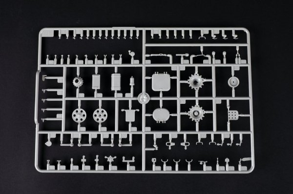 Trumpeter 09605 Russian 9P149 Launching Vehicle w/9K114 Shturm-S ATGM system 1/35