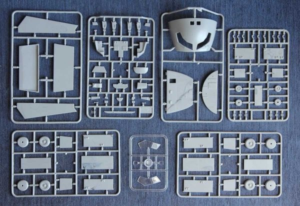 A-model 72023 Buran Soviet shuttle 1/72