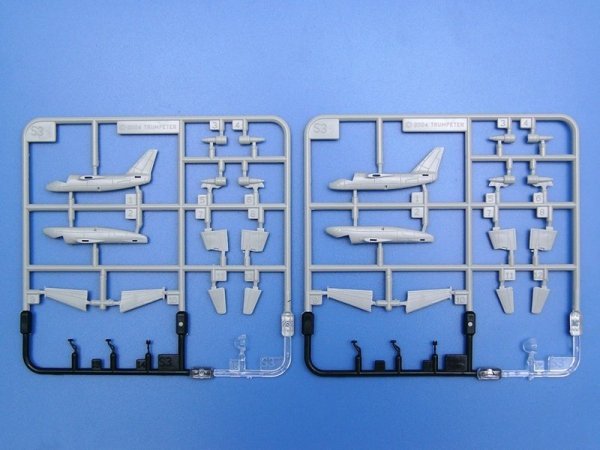 Trumpeter 05605 U.S. CVN-68 Nimitz aircraft carrier 1975 (1:350)