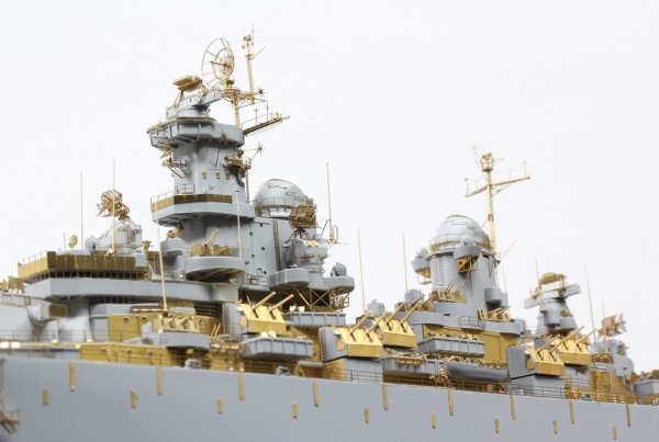 Pontos 35026FN USS BB-63 Missouri 1945 Detail Up Set (Teak tone stained wooden deck) (1:350)