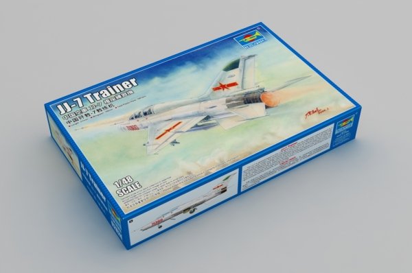 Trumpeter 02824 JJ-7 Trainer 1/48