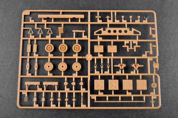Trumpeter 01086 BAZ-6403 with ChMZAP-9990-071 trailer 1/35