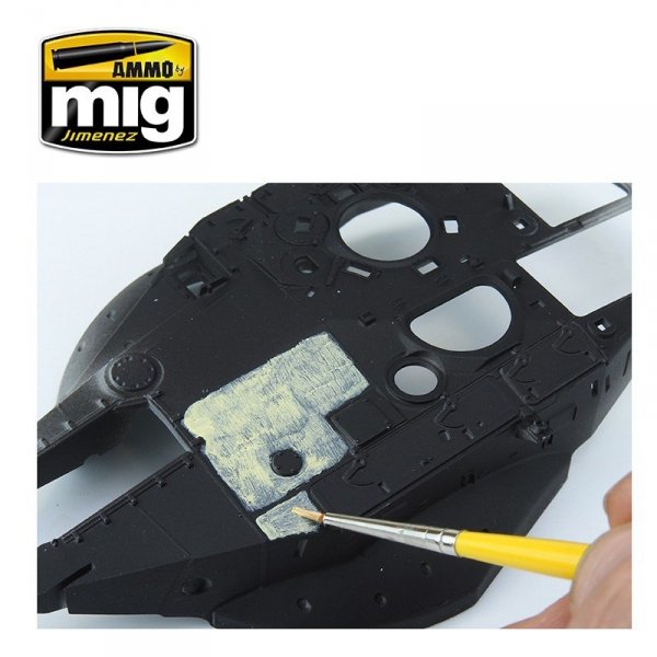 Ammo of Mig 2033 ANTI-SLIP PASTE - SAND COLOR FOR 1/35