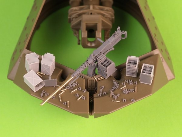Master GM-35-070 Browning M2HB .50 cal (12,7mm) - z mocowaniem do niszczyciela czołgów M10 (kołyska D70627 z małą skrzynką amunicyjną D68375) 1/35