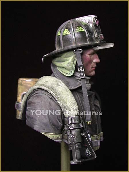 Young Miniatures YC1801 FIRE FIGHTER 1/10