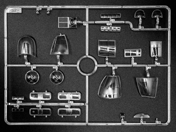 ICM DS4805 Airfield of the Luftwaffe bomber group 1/48
