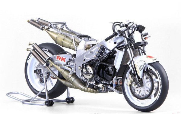 Beemax 13001 Suzuki RGV500 1993 World Champion 1/12