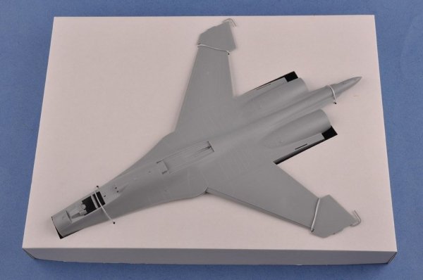 Hobby Boss 81712 Su-27 Flanker Early 1/48