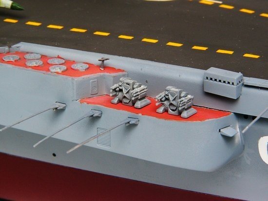 Trumpeter 05606 USSR Admiral Kuznetsov aircraft carrier 1:350