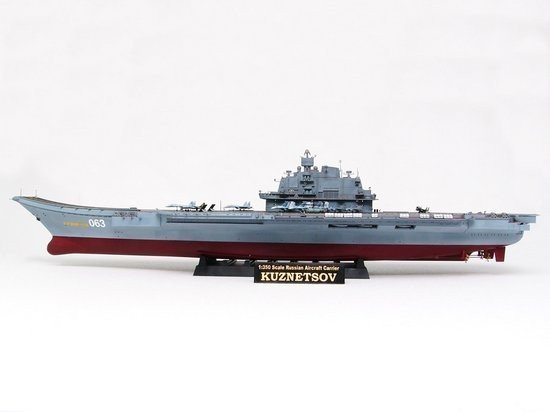 Trumpeter 05606 USSR Admiral Kuznetsov aircraft carrier 1:350