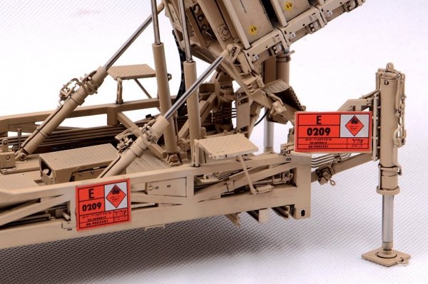 Trumpeter 01092 Iron Dome Air Defense System 1/35