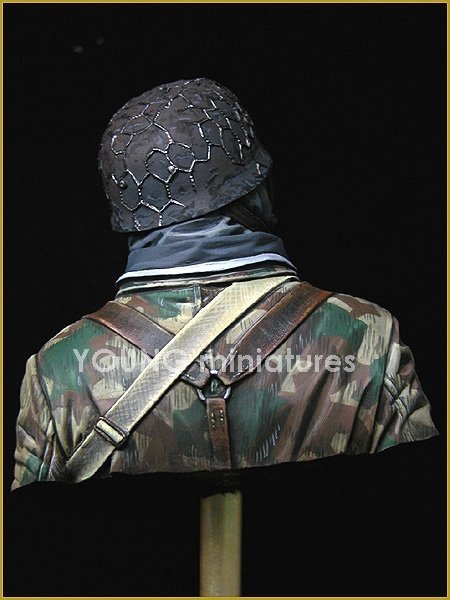 Young Miniatures YM1828 German Fallschirmjager Ardennes 1944 1/10