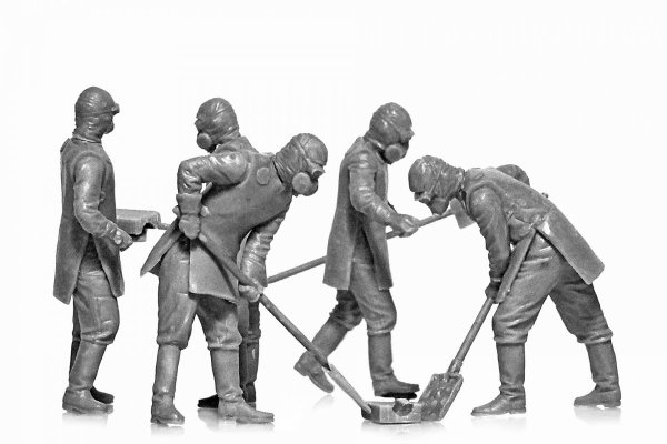 ICM 35903 Chernobyl 3. Rubble cleaners (5 figures) 1/35