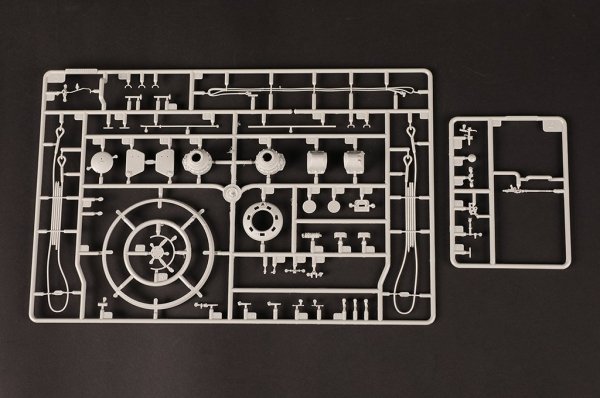 Hobby Boss 84559 Pz.Kpfw.VI Sd.Kfz.182 Tiger II (Henschel 105mm) 1/35