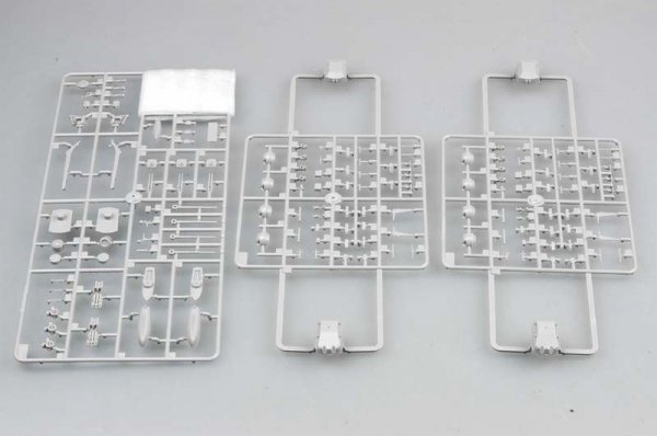 Trumpeter 05317 German Cruiser Admiral Hipper 1941 (1:350)